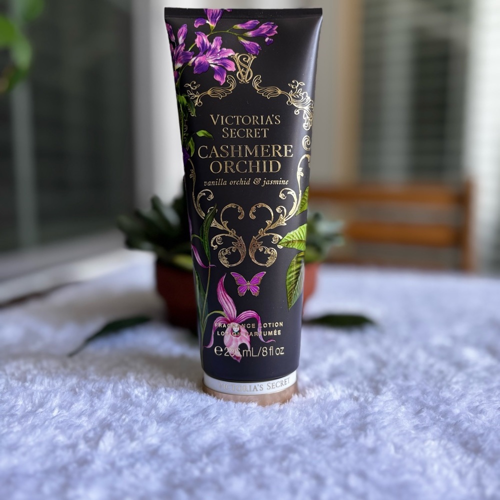 Victoria's Secret Cashmere Orchid Body Lotion - Black and Gold